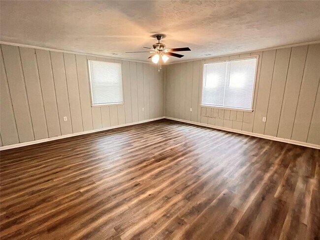 Building Photo - 405 Shamrock Dr