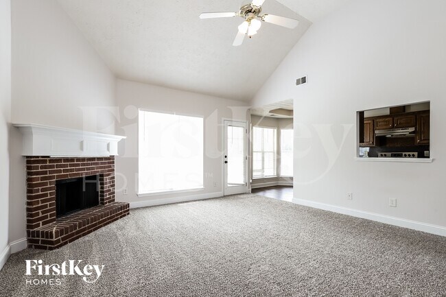 Building Photo - 807 Lazy Ln