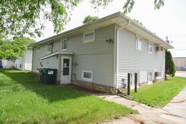 Building Photo - 1339 3rd Ave SW