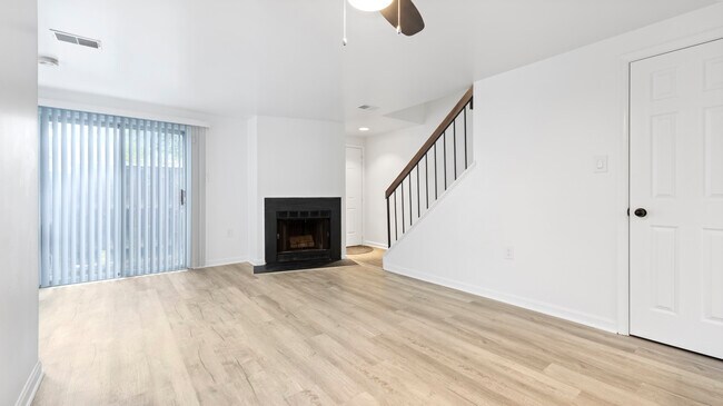 Foto del edificio - 4389 Pembrook Village Dr