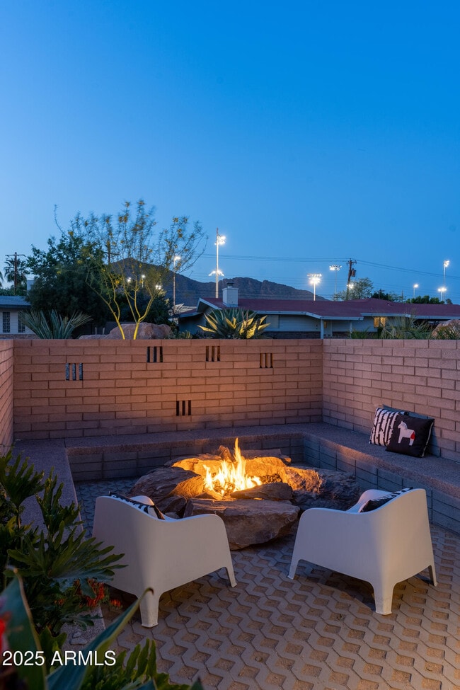 Foto del edificio - 5311 E Mitchell Dr