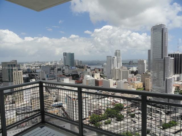 Foto del edificio - 350 S Miami Ave