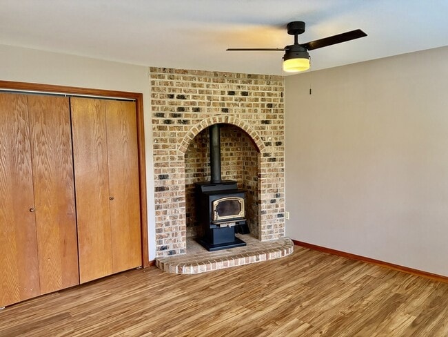 Building Photo - 709 Vine St