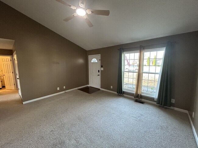 Foto del edificio - 3878 Roscommon Way