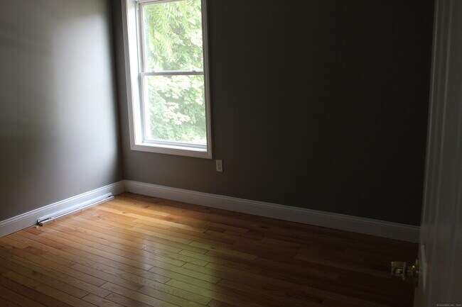 Building Photo - 142 Park St