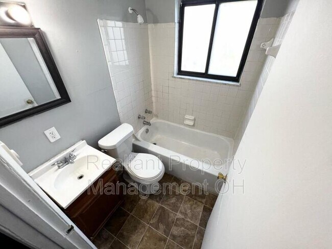 Foto del edificio - 2486 White St