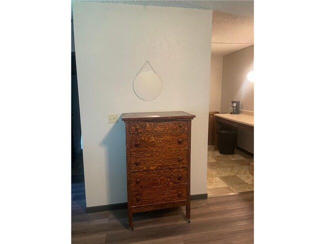 Building Photo - 812 Hills Ave