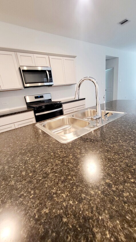 Foto del edificio - 23835 Sunland Parkway Ct