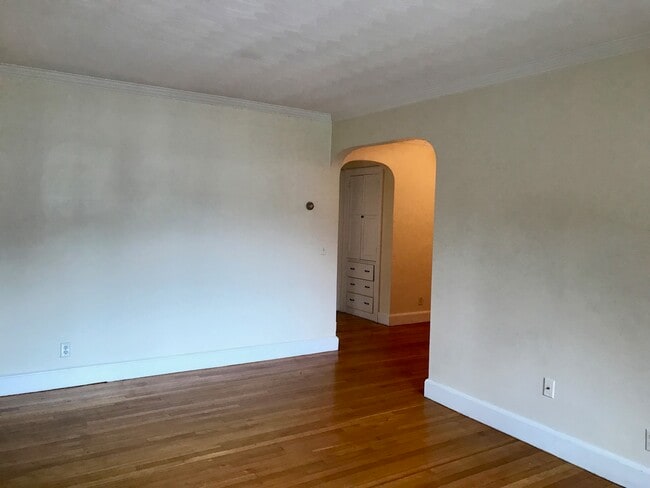 Building Photo - 9 Mount Ida St