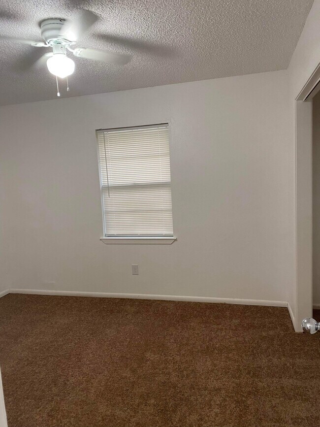 Building Photo - 8430 Round Rock Dr