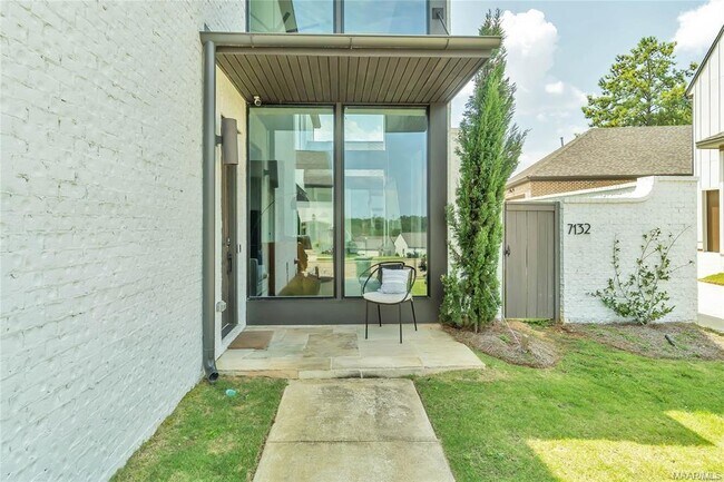 Foto del edificio - 7132 Fain Park Dr