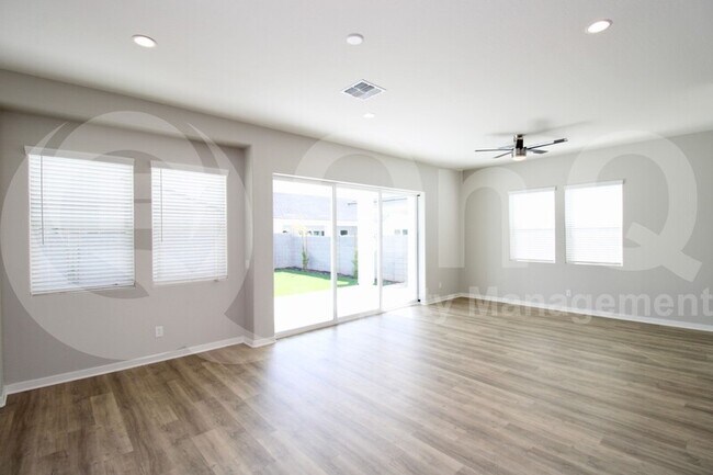 Foto del edificio - 10133 E Talon Ave