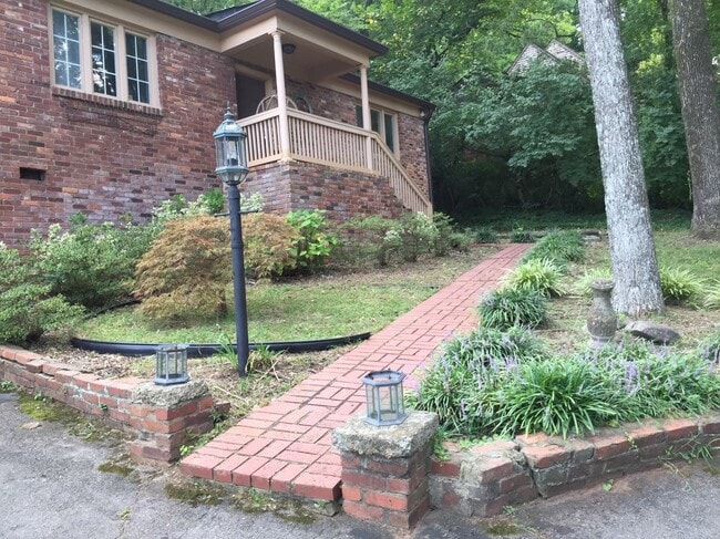 Building Photo - 4517 Beacon Dr