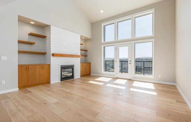 Building Photo - Luxury 4 Bedroom Home in Southridge w/4 ca...