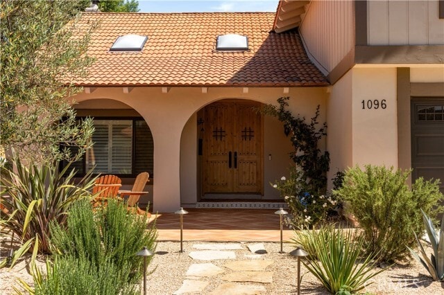 Building Photo - 1096 Tulare Dr