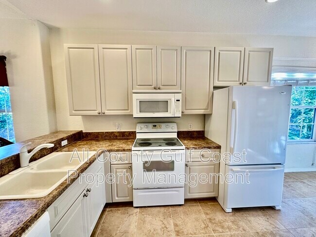 Building Photo - 5002 Seagrass Dr