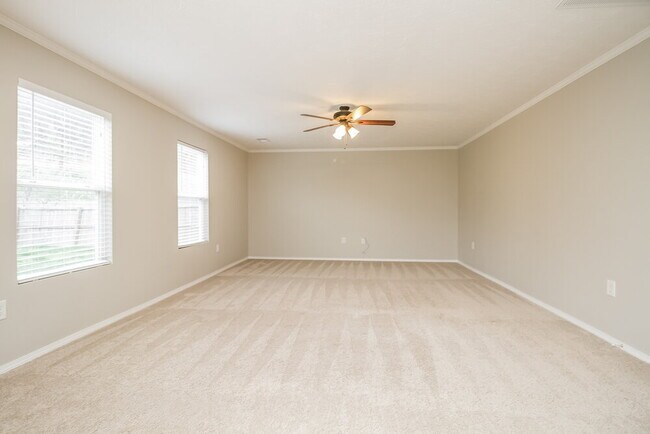 Building Photo - 2705 Sutherland Dr