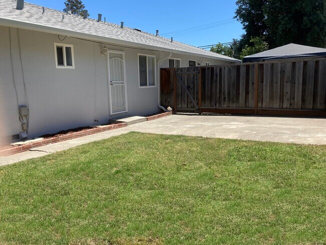 Building Photo - 951 Princess Anne Dr