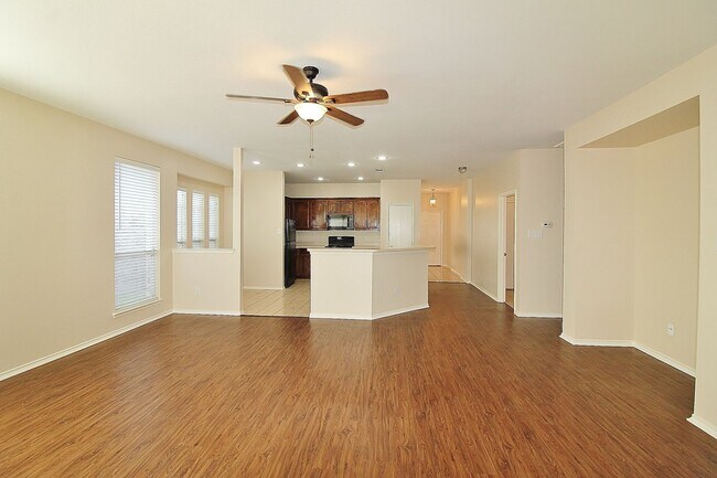 Building Photo - Lovely 3/2/2 in White Settlement ISD For R...