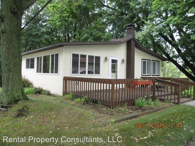 2 Br 1 Bath House 6975 Silver Lake Dr Ne House For Rent In