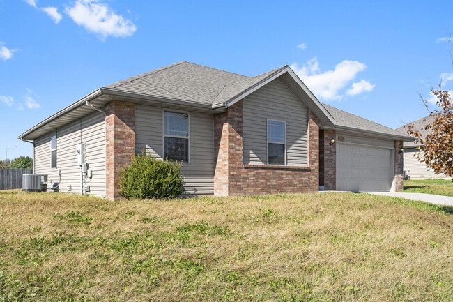 Building Photo - 1115 S Tanner Dr