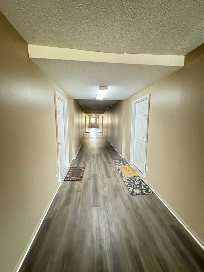 Building Photo - 2 Bedroom 2 Bath Condo in Woodridge Condom...