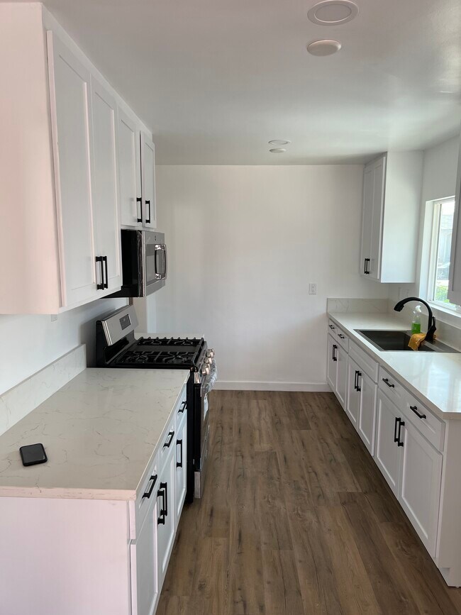 Renovated kitchen - 411 N Idaho St