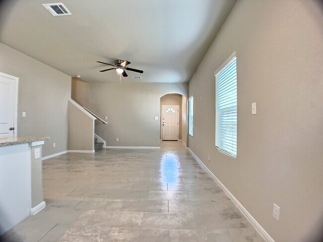 Building Photo - "Spacious 3-Bedroom Oasis with 2.5 Baths i...