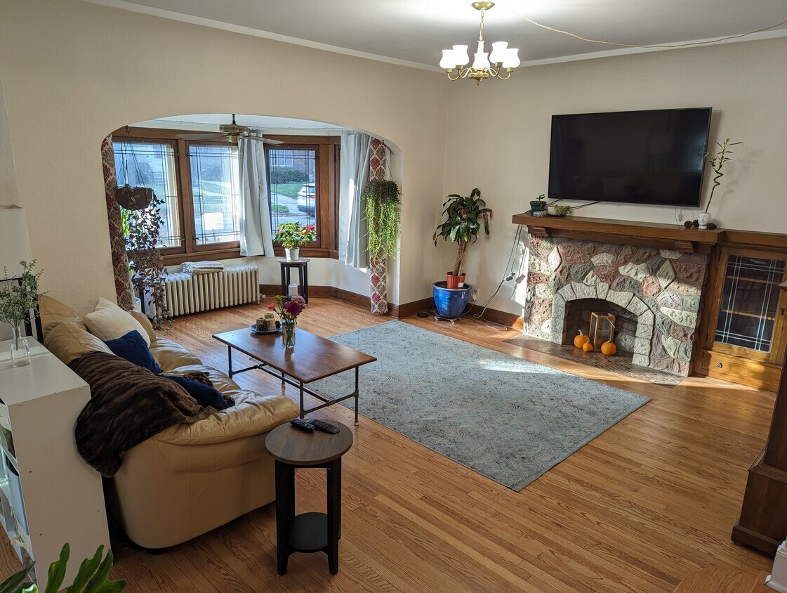 2360 N 72nd St, Wauwatosa, WI 53213 Townhome Rentals in Wauwatosa WI