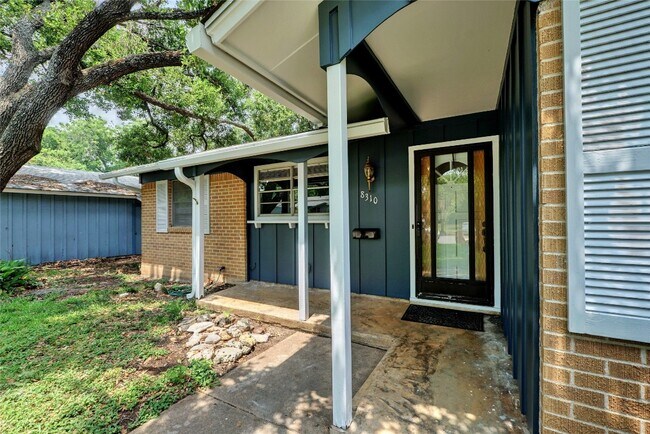 Foto del edificio - 8310 Stillwood Ln