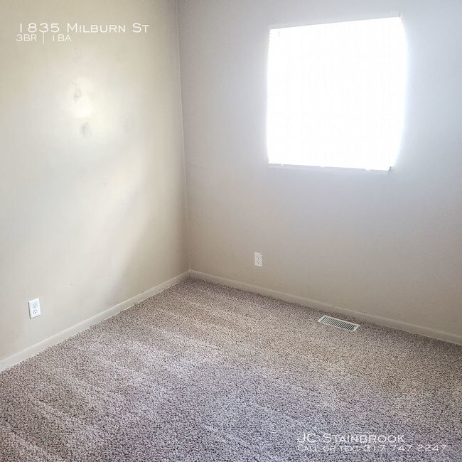 Building Photo - Near NW 3BR House w/Attached Garage!