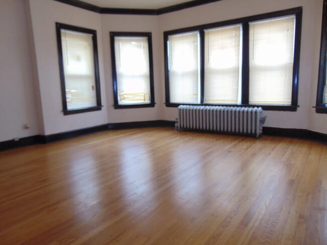 Building Photo - 10943 S Vernon Ave