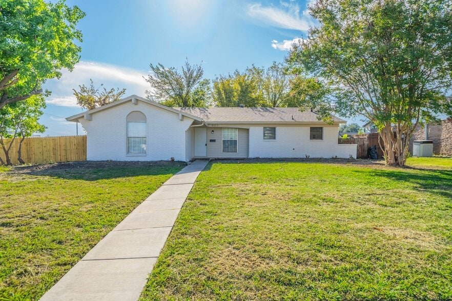 Foto principal - 802 Birchwood Dr