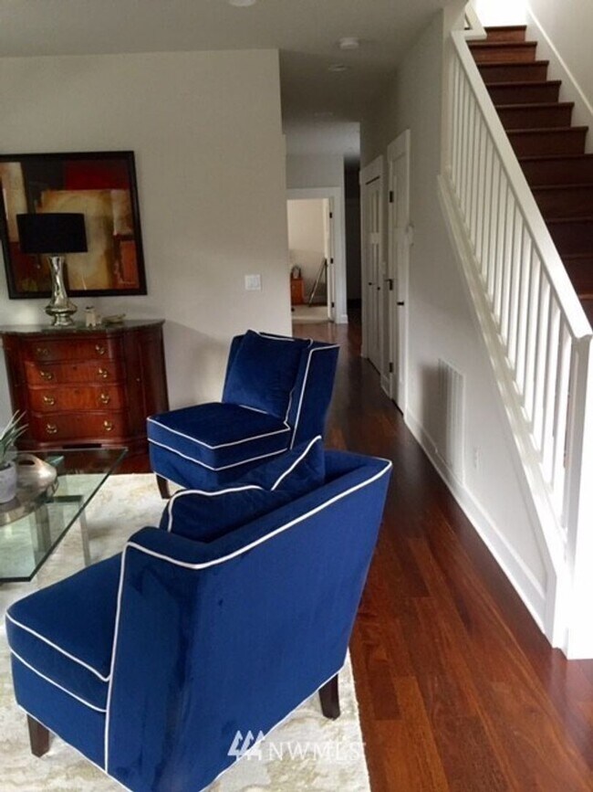 Foto del edificio - Beautiful Mt. Baker Home with High-End Finishes & Prime Location