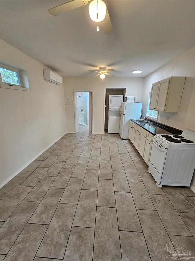 Foto del edificio - 9775 N Loop Rd