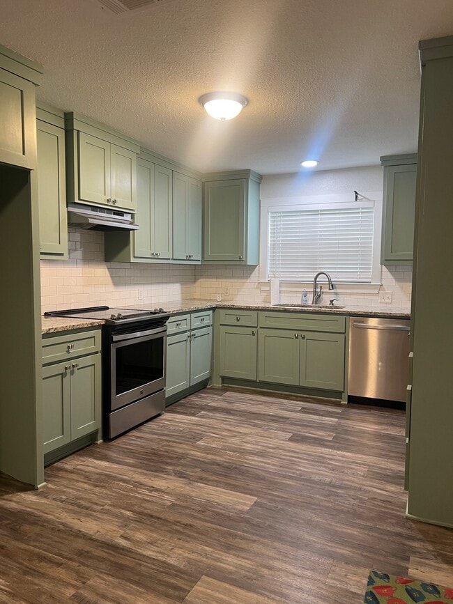 Foto del edificio - 557 E Elm St