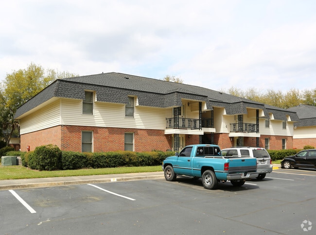Georgetown Apartments - Georgetown