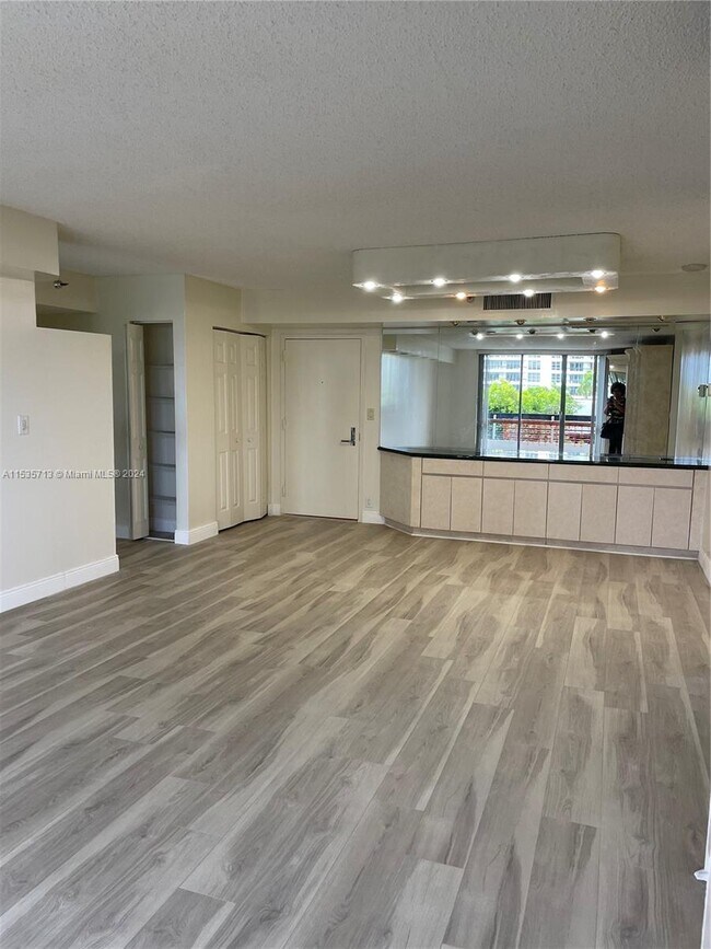 Building Photo - 3530 Mystic Pointe Dr