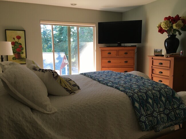 Master Bedroom - 4309 Blue Heron Cir