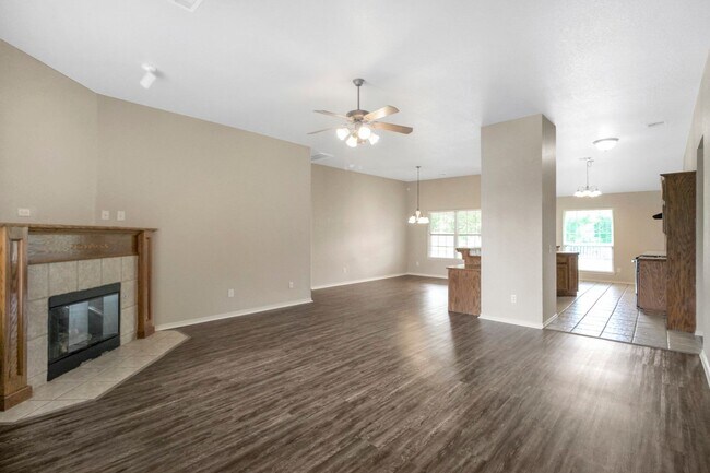 Photo - Wonderful 4 Bed 2 Bath In Deer Creek Schools House