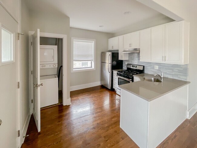 Foto del edificio - 2215 W Foster Ave