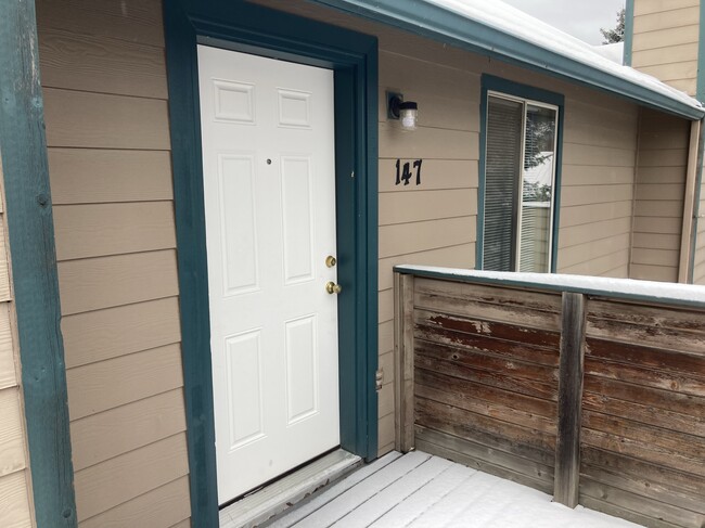Foto del edificio - 147 E Willow Tree Ln