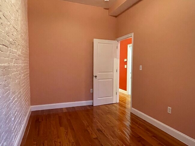 Foto del edificio - 58 E Springfield St