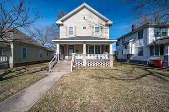 Building Photo - 817 E Loren St