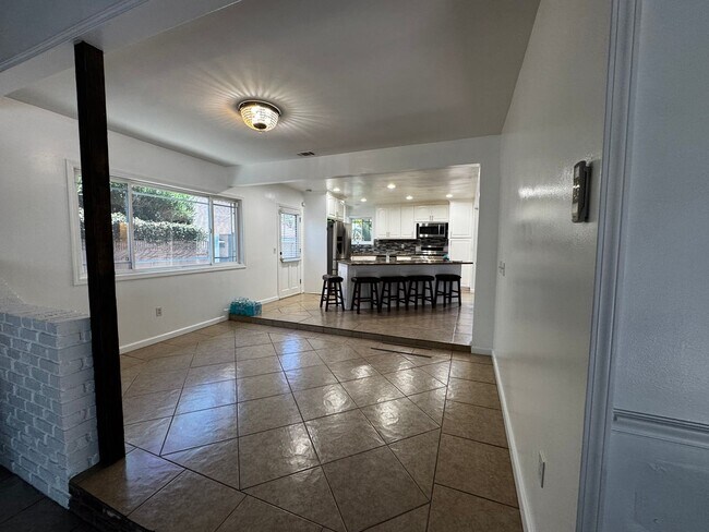 Foto del edificio - Three Bedroom Pool Home for Rent in Downey!