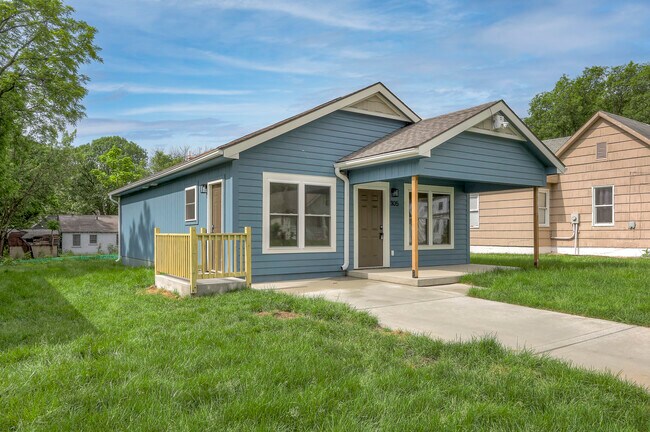 Building Photo - 305 E Short Ave