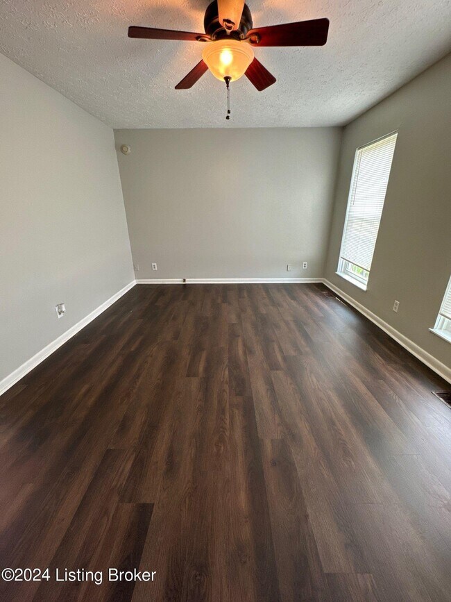 Foto del edificio - 5505 Baywood Dr