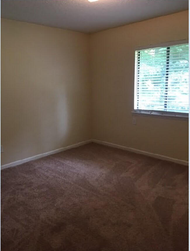 Foto del edificio - 2 BEDROOM/ 2 BATH APARTMENT