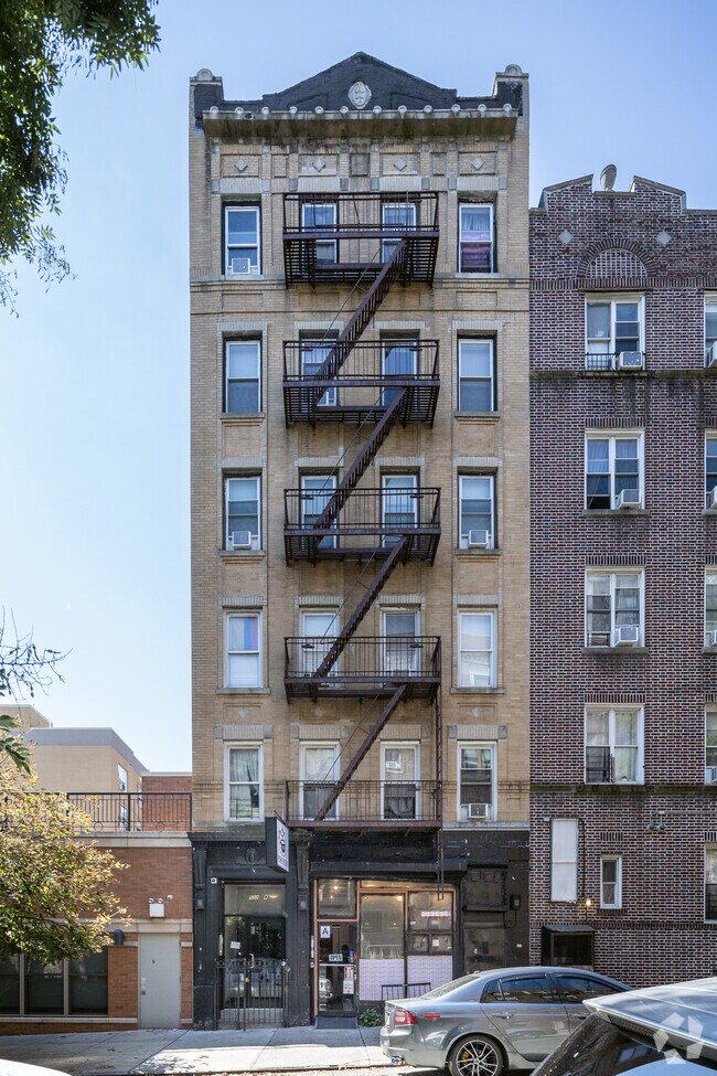 Building Photo - 502 W 167th St