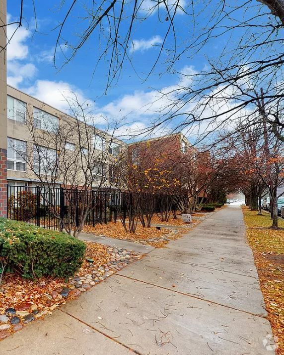 South Commons Apartments for Rent with Washer & Dryer Chicago, IL 3